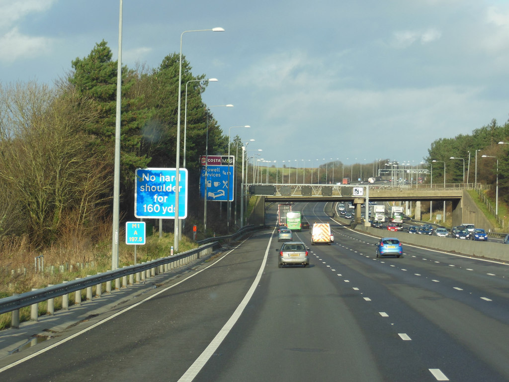 m1-northbound-towards-junction-26-ian-s-cc-by-sa-2-0-geograph