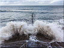 NJ9506 : High tide at Aberdeen by William Starkey