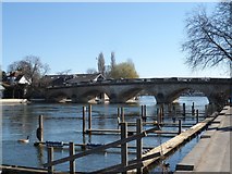 SU7682 : Henley Bridge by Bikeboy