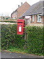 Bradford Abbas: postbox № DT9 83, Queens Road