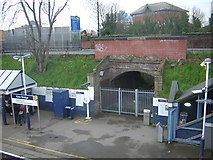 TQ1978 : Kew Bridge station: unused arch to other line by Christopher Hilton