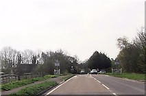 SU5187 : A417 entering Upton by John Firth