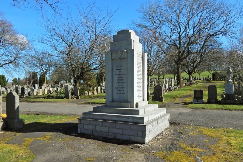 Memorial for victims of the Glen Cinema... © Lairich Rig cc-by-sa/2.0 ...