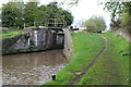 SO9364 : Worcester & Birmingham Canal - lock No. 17 and footbridge by Chris Allen