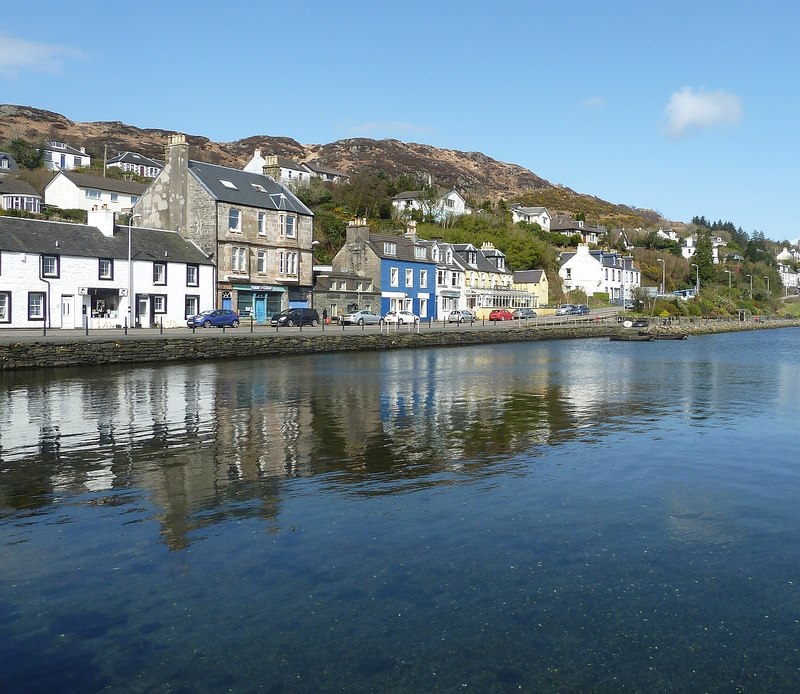 Buildings on Barmore Road, Tarbert © Rob Farrow cc-by-sa/2.0 ...