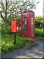 Postbox ref NG 13 42 and K6 telephone kiosk, Staunton