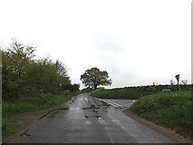 TM3892 : Yarmouth Road, Geldeston by Geographer
