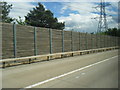 Pylon and noise barrier next to M25 anti-clockwise