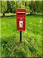 TM1074 : Earlsford Road Postbox by Geographer