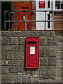 Amesbury: postbox № SP4 210, London Road