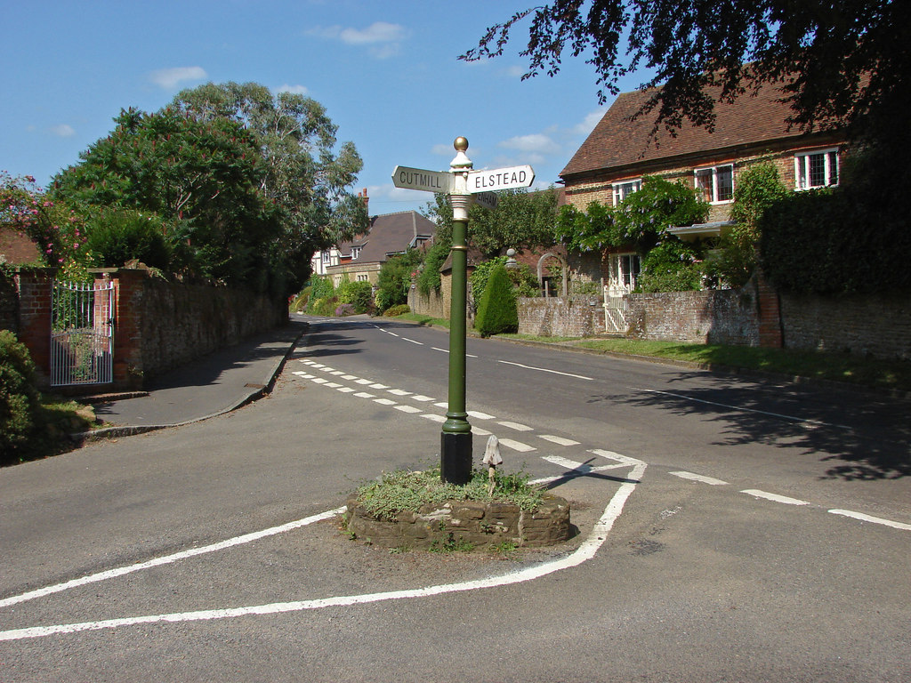 Shackleford village © Alan Hunt cc-by-sa/2.0 :: Geograph Britain and ...