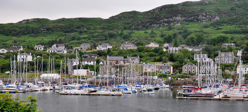 Tarbert Harbour © Stuart Wilding cc-by-sa/2.0 :: Geograph Britain and ...