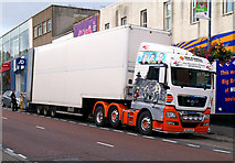 J5081 : Articulated lorry, Bangor by Rossographer