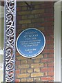 Blue plaque in Cheyne Walk (a)