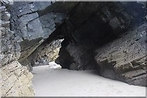 NC3969 : Natural arch at Balnakeil Bay by Alan Reid