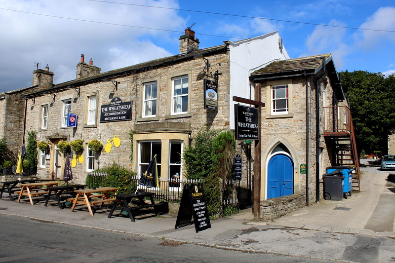 The Wheatsheaf, Carperby © Chris Heaton cc-by-sa/2.0 :: Geograph ...