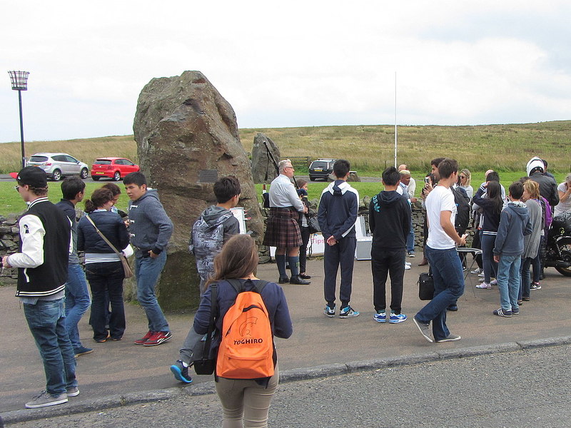 scotland-welcomes-japanese-tourists-andrew-curtis-cc-by-sa-2-0