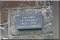 Plac ar wal ty yn Llanrhystud/  Plaque on a house wall in Llanrhystud