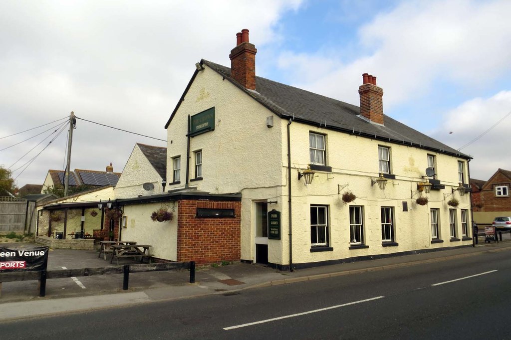 The Crown at Stadhampton © Steve Daniels cc-by-sa/2.0 :: Geograph ...