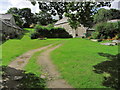 Grassy farmyard at West Draynes near St Neot