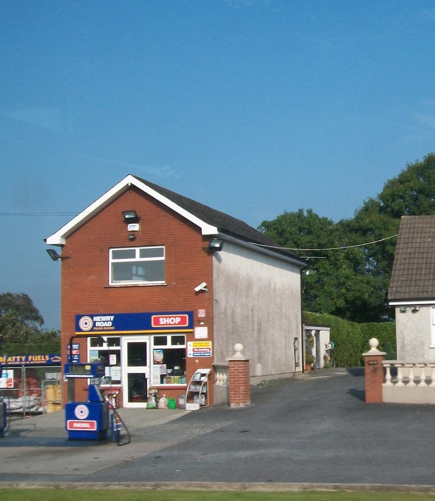 Newry Road Filling Station, Crossmaglen © Eric Jones cc-by-sa/2.0 ...