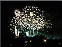 NT2573 : Hogmanay Fireworks over Edinburgh Castle 2015 by kim traynor