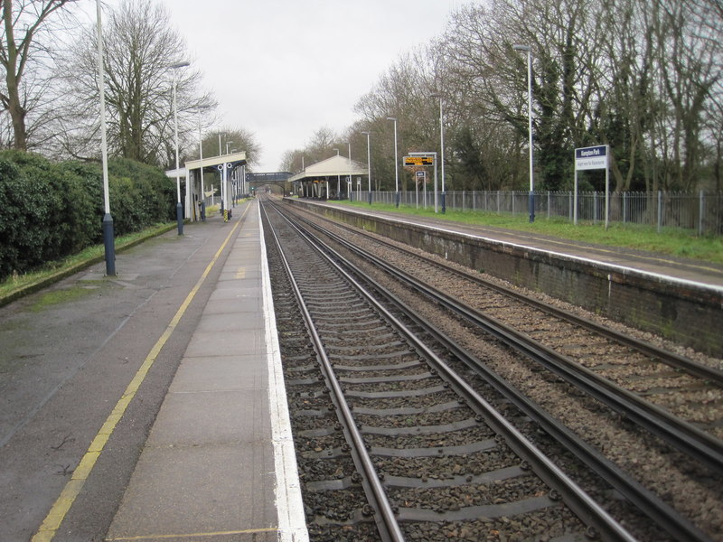 Kempton Park railway station, Surrey © Nigel Thompson cc-by-sa/2.0 ...