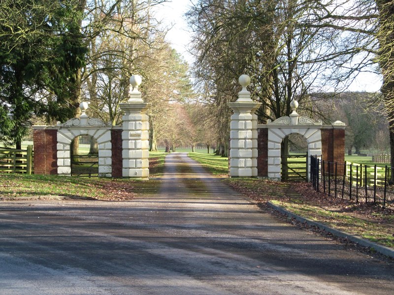 Entrance Gates To Place Newton © Gordon Hatton Cc-by-sa 2.0 :: Geograph 