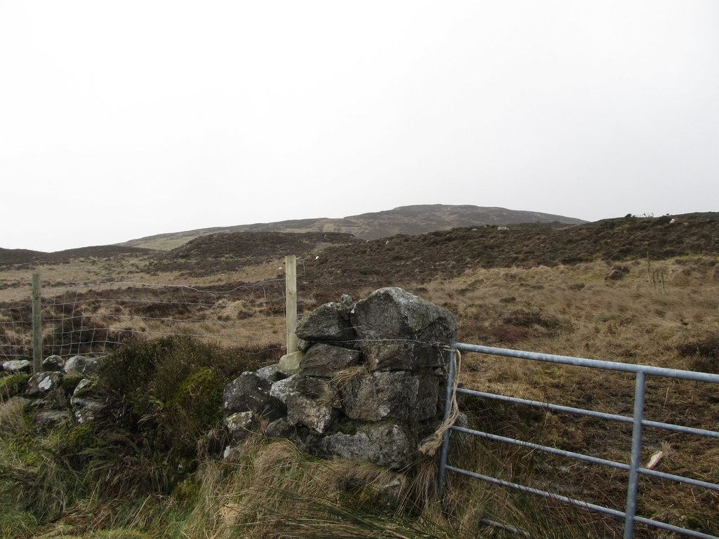 The northern flank of Anglesey Mountain... © Eric Jones cc-by-sa/2.0 ...