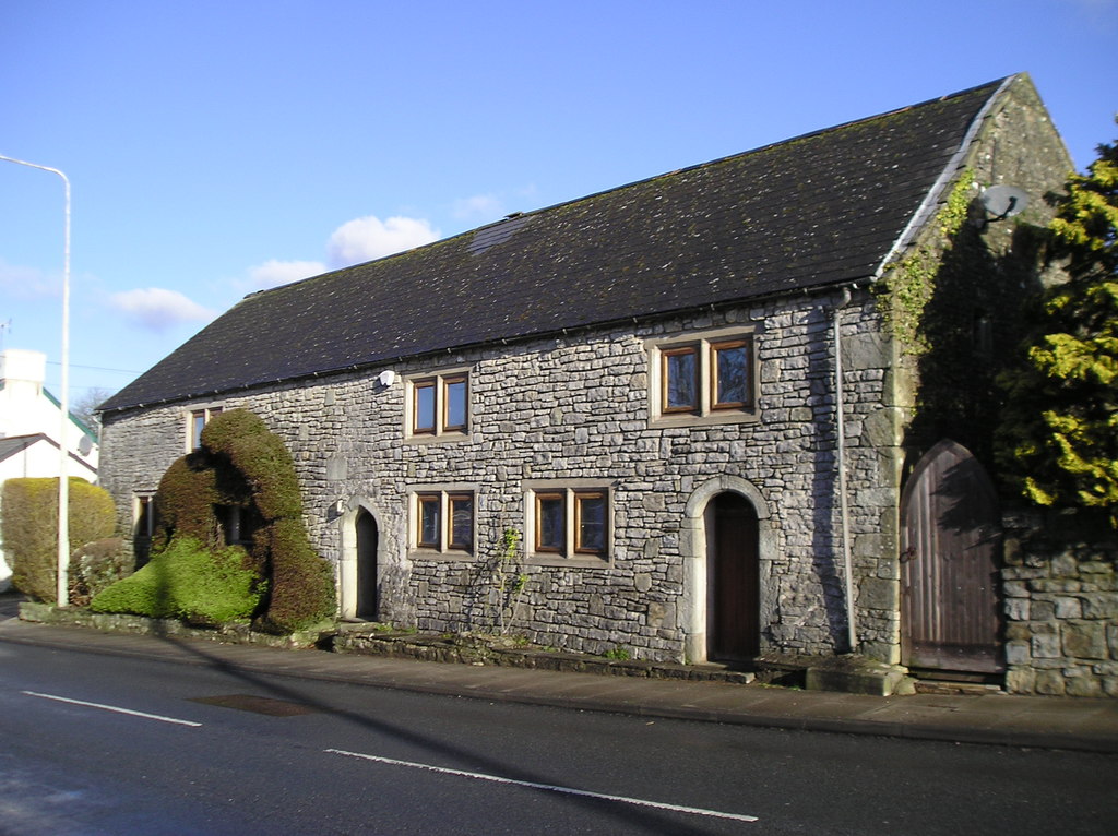 Village Farm House, Laleston © Chris Andrews ccbysa/2.0 Geograph