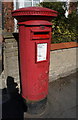 TA0340 : George VI postbox on Norwood, Beverley by Ian S