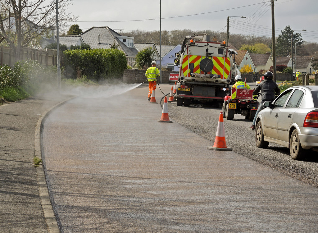 re-surfacing-work-on-the-b3233-at-roger-a-smith-cc-by-sa-2-0