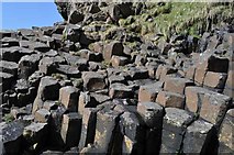 NM4027 : Basalt Columns on Ardmeanach by Robert Struthers