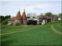 TQ6526 : Woodknowle Farm Oast, Witherenden Hill, Burwash by Oast House Archive