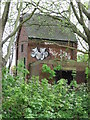 Disused building to the north of Bridge No 4, Coventry Canal