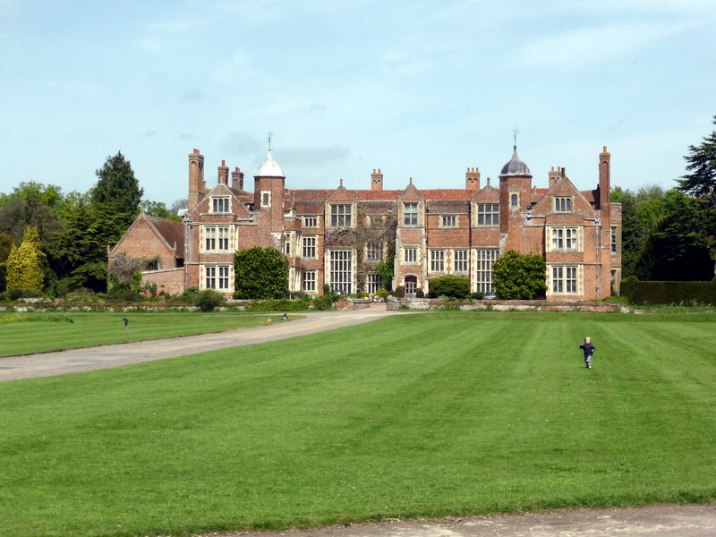 Kentwell Hall © PAUL FARMER cc-by-sa/2.0 :: Geograph Britain and Ireland