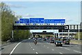 TQ0476 : London Orbital Motorway (M25) approaching Colnbrook Interchange by David Dixon