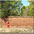 Garden wall, High Street, Kenilworth