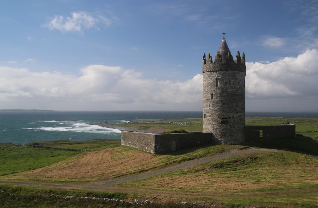 Doonagore Castle © Bob Jones cc-by-sa/2.0 :: Geograph Ireland
