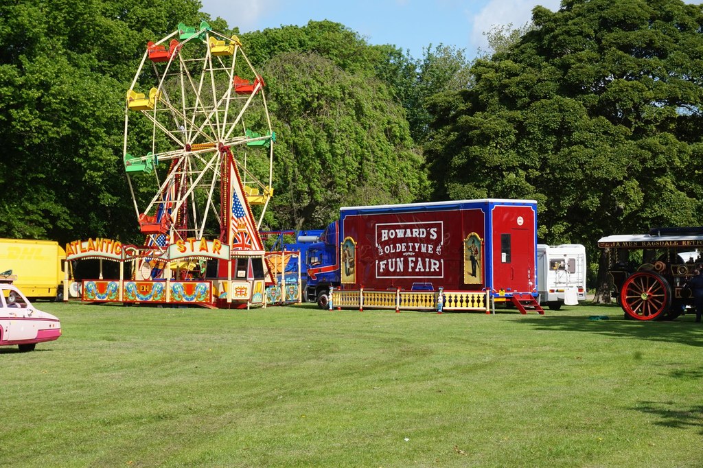 Fun fair in East Park, Hull © Ian S ccbysa/2.0 Geograph Britain