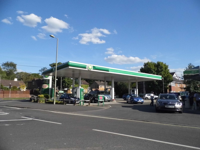 BP garage on Mayfield Road, Farnborough © David Howard cc-by-sa/2.0 ...