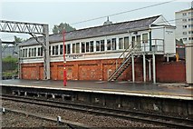 SJ8989 : Stockport No.1 signal box, Stockport railway station by El Pollock