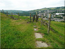 SE0623 : Gate and stile on Sowerby bridge FP77, Norland by Humphrey Bolton