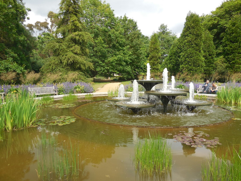 Fountains in Botanic Gardens © Paul Gillett cc-by-sa/2.0 :: Geograph ...