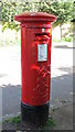 TL3213 : Edward VII postbox, Church Road / Elton Road, SG14 by Mike Quinn