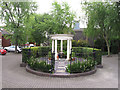 Central feature, Gloucester Square Residents