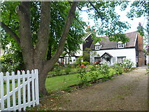 TQ3894 : Creswick Cottage, Chingford by Marathon