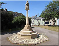 SP5822 : Bicester Town War Memorial by Jaggery