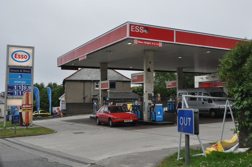 falmouth-esso-petrol-station-lewis-clarke-cc-by-sa-2-0-geograph