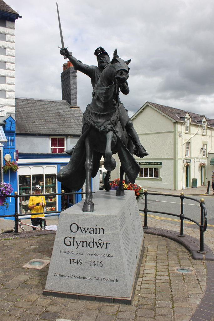 Statue Of Owain Glyndŵr, Corwen © Jeff Buck Cc-by-sa/2.0 :: Geograph ...